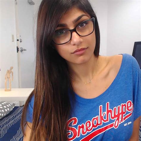 Mia Khalifa handjob Search